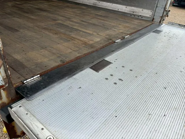 いすゞ フォワード 2RG-FRR90T2(2WD)の写真13