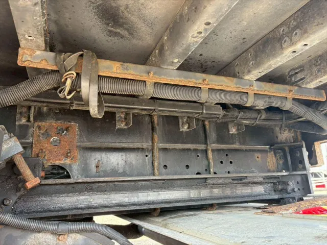 いすゞ フォワード 2RG-FRR90T2(2WD)の写真16