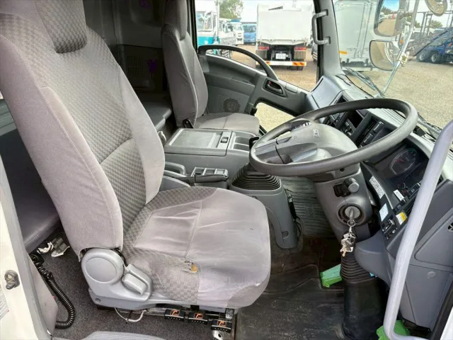 いすゞ フォワード 2RG-FRR90T2(2WD)の写真21