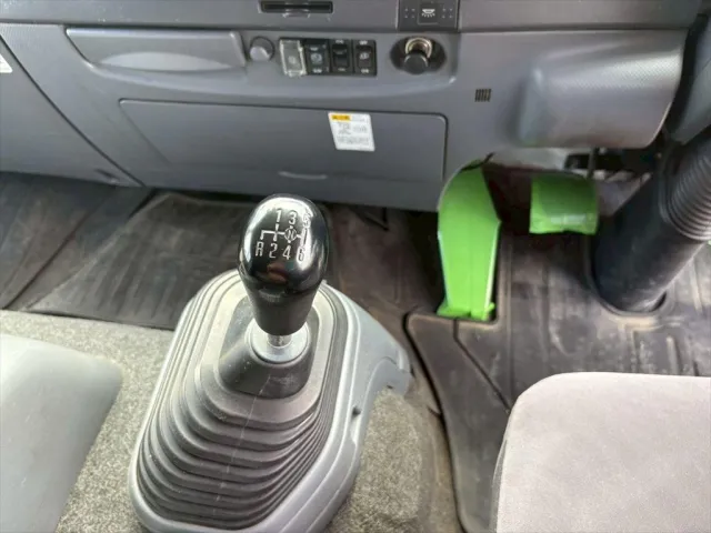 いすゞ フォワード 2RG-FRR90T2(2WD)の写真23