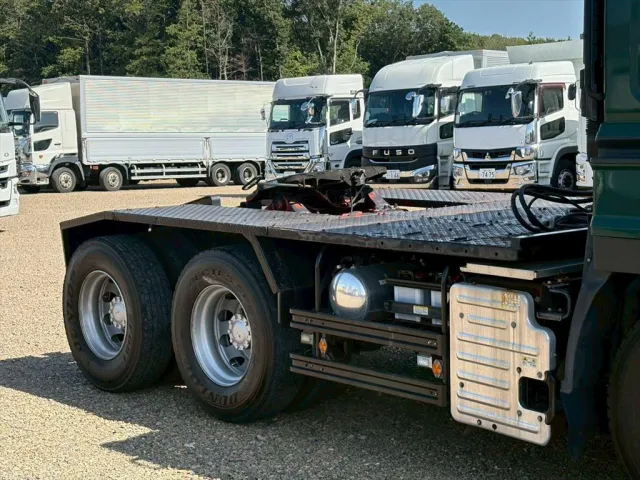 いすゞ ギガ QDG-EXZ52BJ(6x4)の写真5