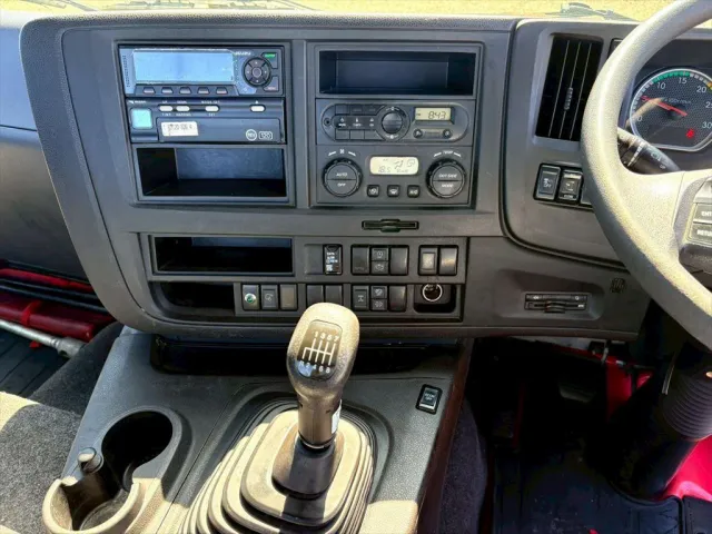 いすゞ ギガ QDG-EXZ52BJ(6x4)の写真22