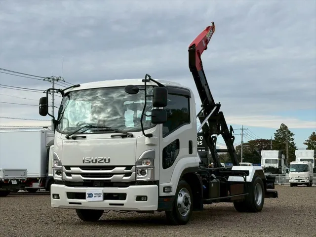 いすゞ フォワード 2RG-FRR90S2(2WD)の写真1