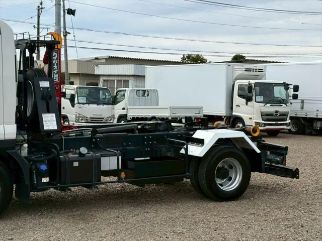 いすゞ フォワード 2RG-FRR90S2(2WD)の写真6