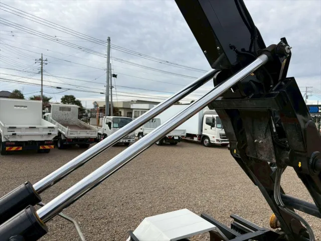 いすゞ フォワード 2RG-FRR90S2(2WD)の写真9