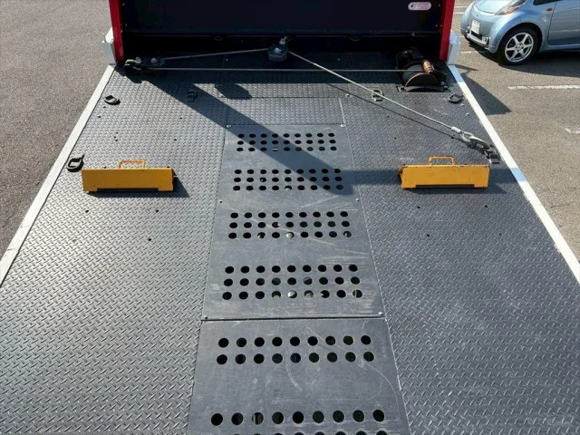 いすゞ フォワード 2RG-FRR90S2(2WD)の写真9