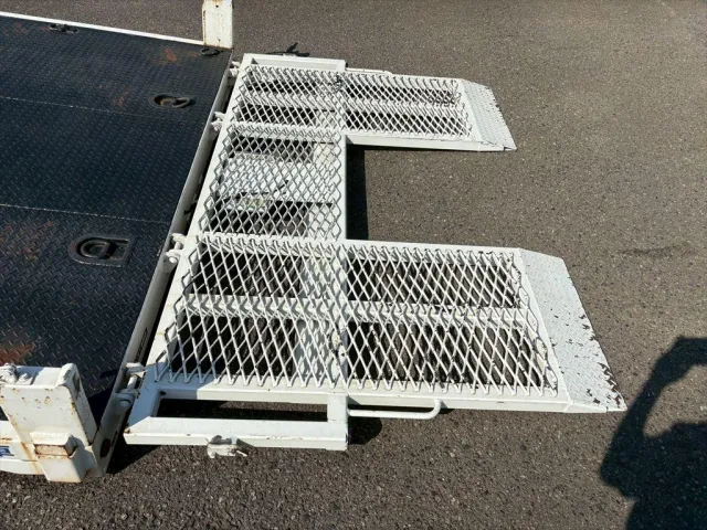 いすゞ フォワード 2RG-FRR90S2(2WD)の写真13