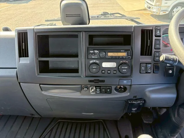 いすゞ フォワード 2RG-FRR90S2(2WD)の写真22