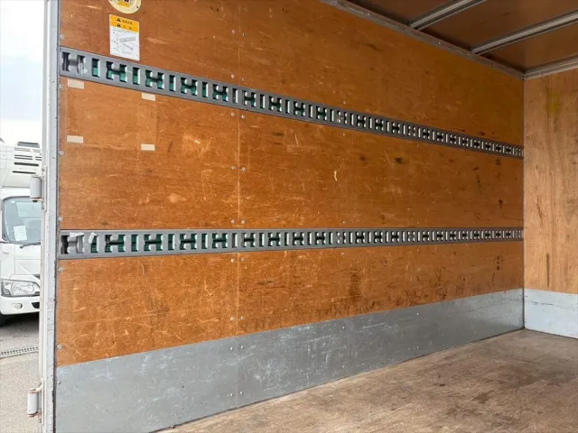 三菱 キャンター 2RG-FBA20(2WD)の写真9