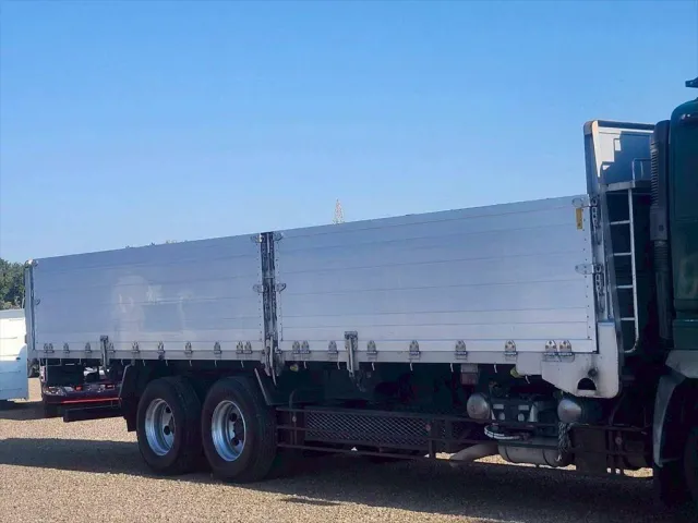 日野 プロフィア BDG-FR1EXYA(6x2)の写真5