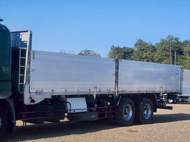 日野 プロフィア BDG-FR1EXYA(6x2)の写真6