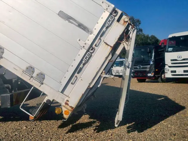 日野 プロフィア BDG-FR1EXYA(6x2)の写真12