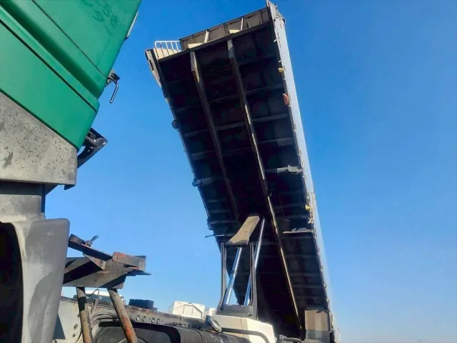 日野 プロフィア BDG-FR1EXYA(6x2)の写真13