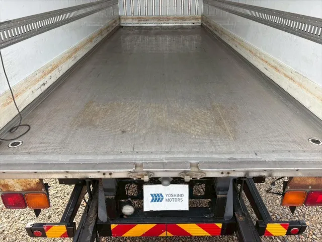 いすゞ フォワード TKG-FRR90T2(2WD)の写真8