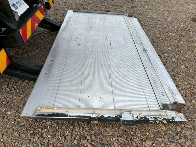 いすゞ フォワード TKG-FRR90T2(2WD)の写真12