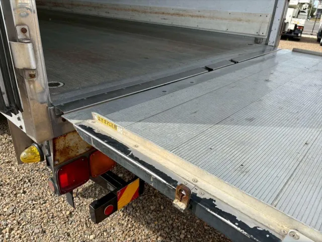 いすゞ フォワード TKG-FRR90T2(2WD)の写真13