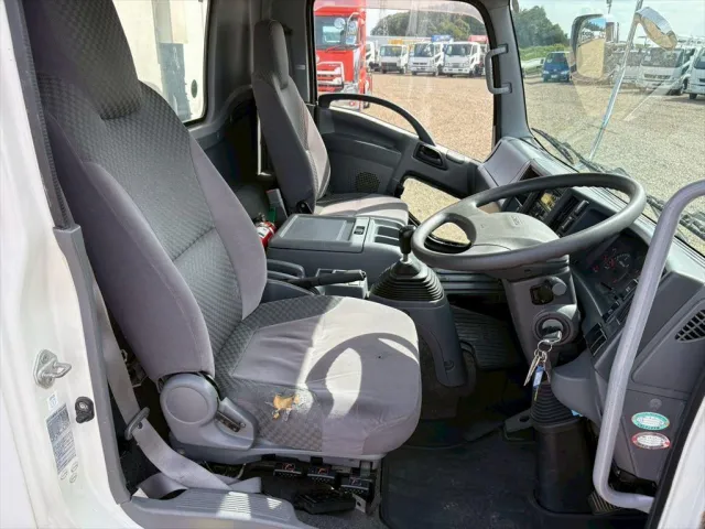 いすゞ フォワード TKG-FRR90T2(2WD)の写真21