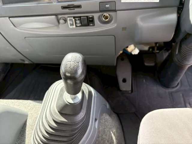 いすゞ フォワード TKG-FRR90T2(2WD)の写真23