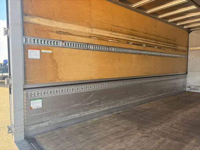 いすゞ フォワード 2RG-FRR90T2(2WD)の写真9