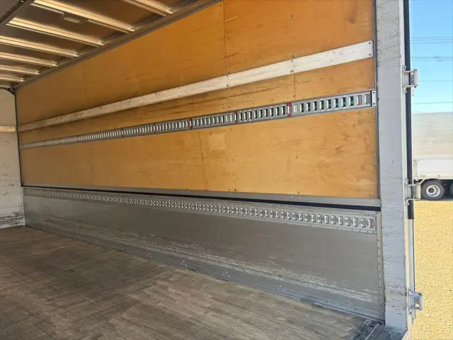 いすゞ フォワード 2RG-FRR90T2(2WD)の写真10