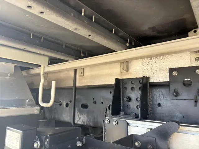 いすゞ フォワード 2RG-FRR90T2(2WD)の写真15