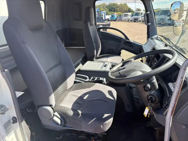 いすゞ フォワード 2RG-FRR90T2(2WD)の写真21