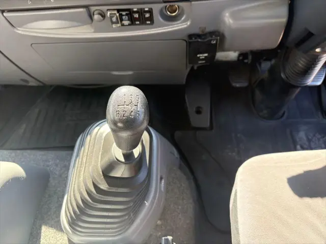 いすゞ フォワード 2RG-FRR90T2(2WD)の写真23
