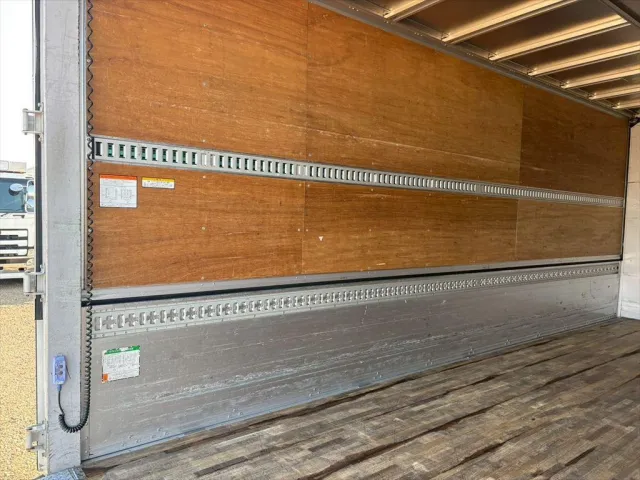 いすゞ フォワード TKG-FRR90T2(2WD)の写真9