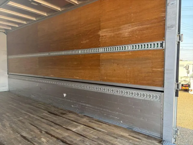 いすゞ フォワード TKG-FRR90T2(2WD)の写真10