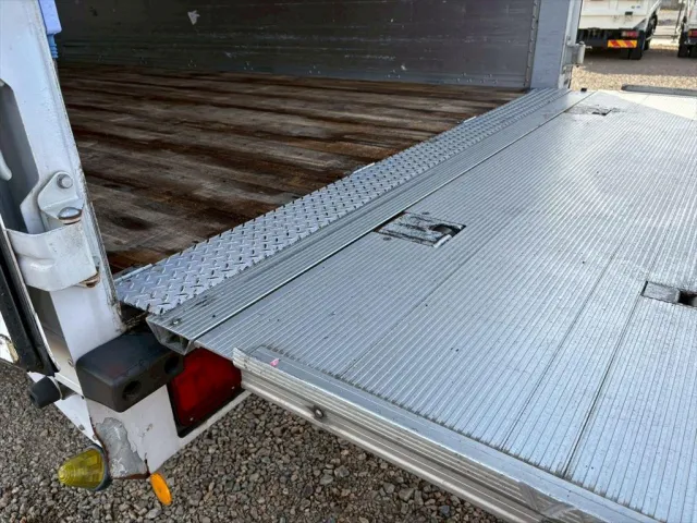 いすゞ フォワード TKG-FRR90T2(2WD)の写真13