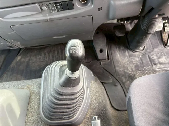 いすゞ フォワード TKG-FRR90T2(2WD)の写真23