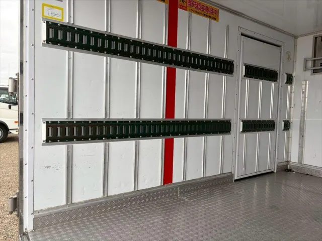 いすゞ エルフ 2RG-NLR88AN(2WD)の写真9