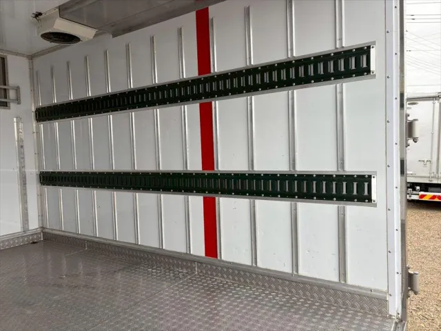 いすゞ エルフ 2RG-NLR88AN(2WD)の写真10