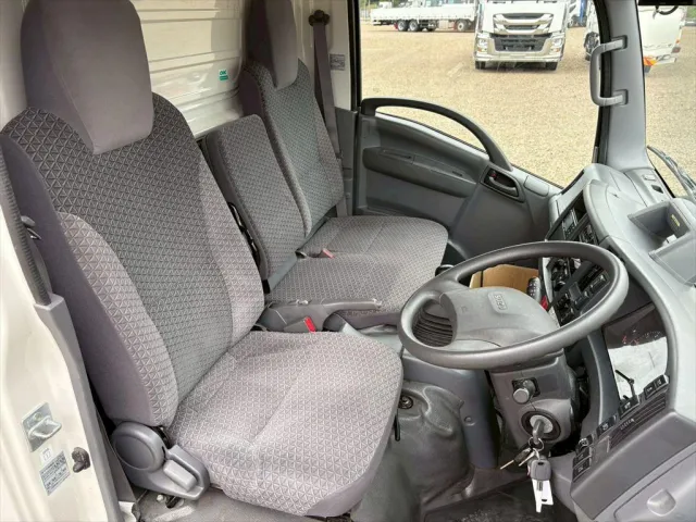 いすゞ エルフ 2RG-NLR88AN(2WD)の写真21