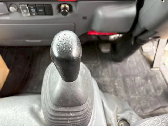 いすゞ エルフ 2RG-NLR88AN(2WD)の写真23