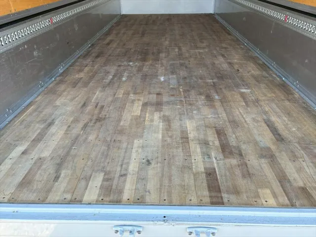 いすゞ フォワード 2RG-FTR90V4(2WD)の写真8