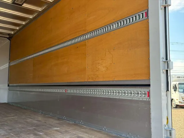 いすゞ フォワード 2RG-FTR90V4(2WD)の写真10