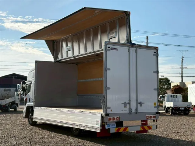 いすゞ フォワード 2RG-FTR90V4(2WD)の写真12