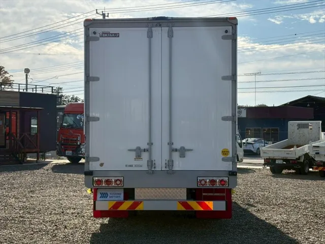 いすゞ フォワード 2RG-FTR90V4(2WD)の写真14