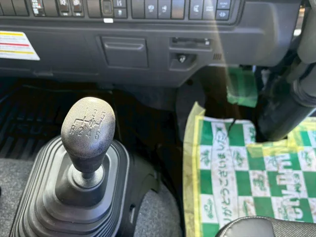 いすゞ フォワード 2RG-FTR90V4(2WD)の写真23