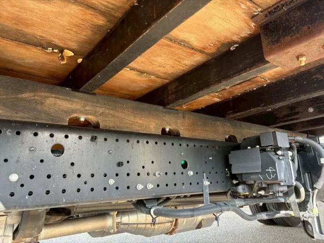 いすゞ フォワード 2PG-FRR90S2(2WD)の写真15