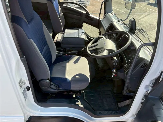 いすゞ フォワード 2PG-FRR90S2(2WD)の写真21