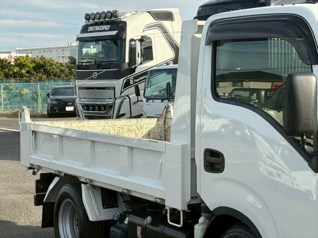 いすゞ エルフ 2RG-NKR88AT(2WD)の写真5