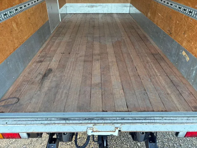 いすゞ エルフ 2RG-NPR88AN(2WD)の写真8