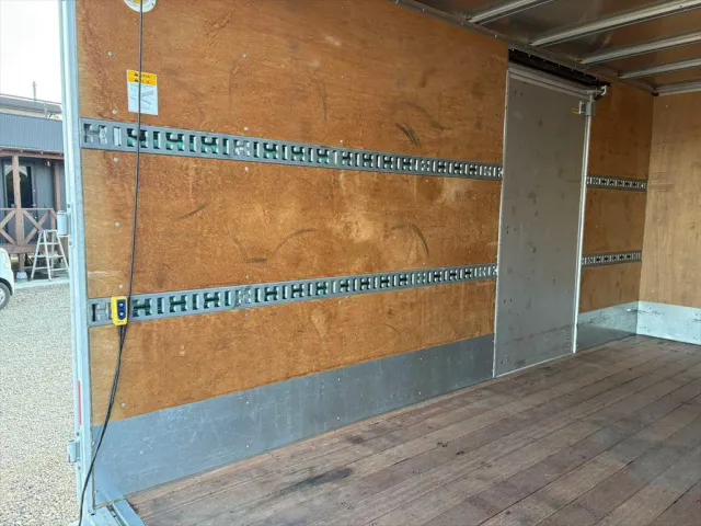 いすゞ エルフ 2RG-NPR88AN(2WD)の写真9