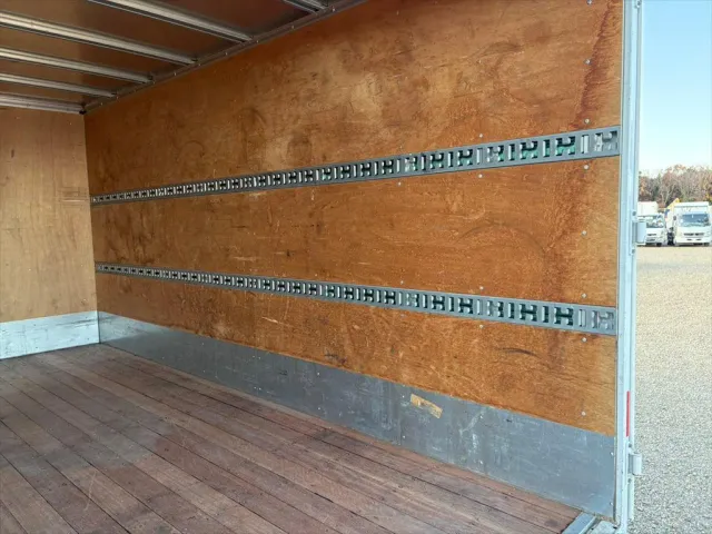 いすゞ エルフ 2RG-NPR88AN(2WD)の写真10