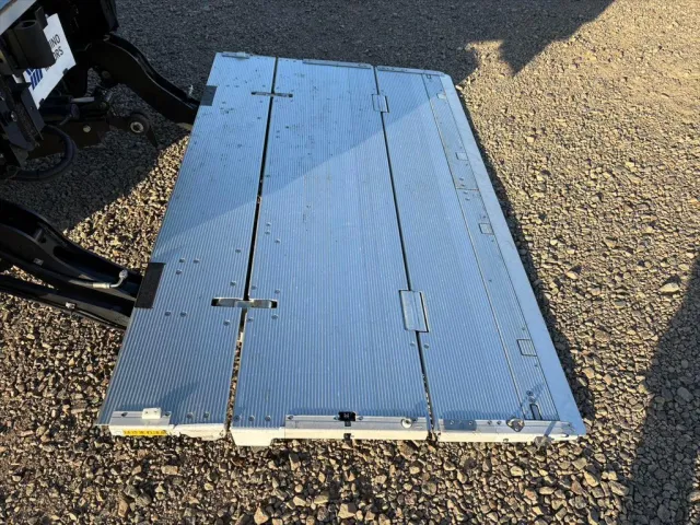 いすゞ エルフ 2RG-NPR88AN(2WD)の写真12