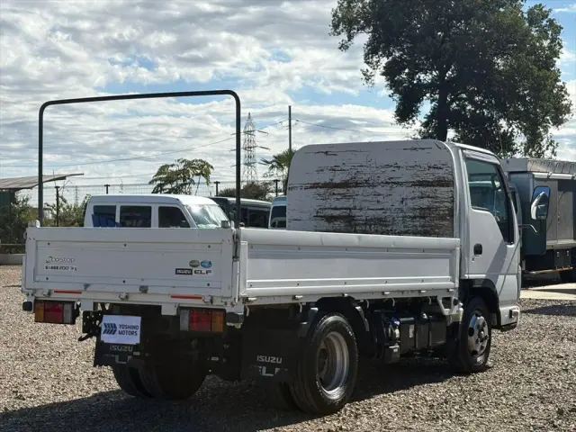 いすゞ エルフ 2RG-NJR88A(2WD)の写真4
