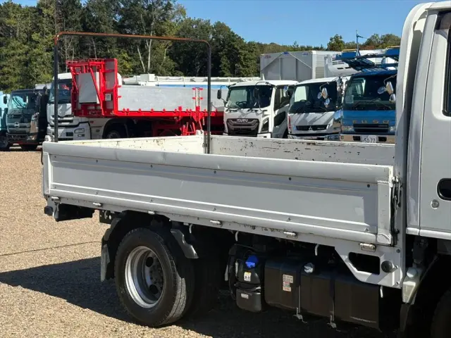 いすゞ エルフ 2RG-NJR88A(2WD)の写真5