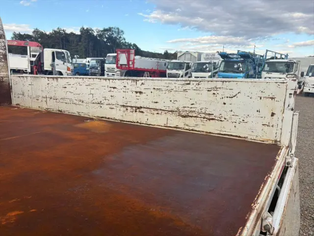 いすゞ エルフ 2RG-NJR88A(2WD)の写真10